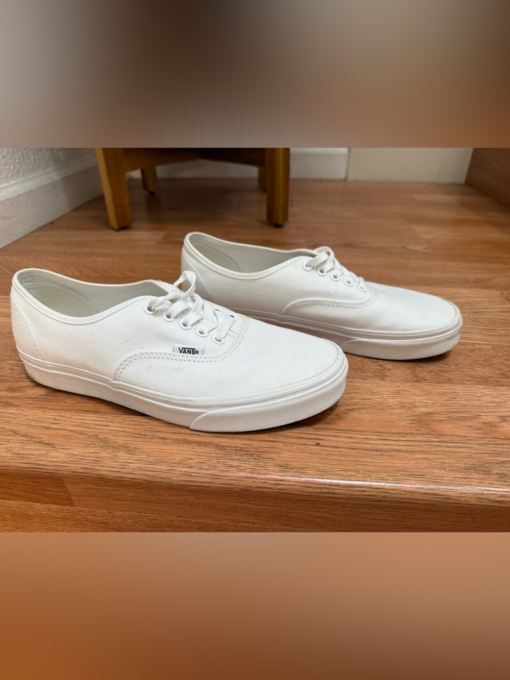 Vans Authentic Low Top Sneakers – White Canvas – Men’s Size 9.5